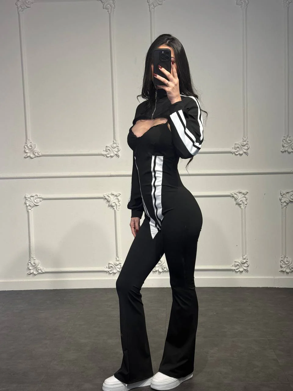 JUMPSUIT MADAME CON COPRISPALLE - Image 3